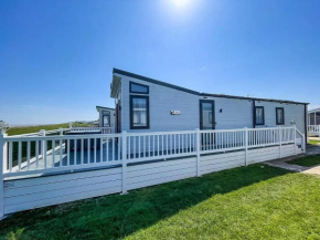 Beautiful Lodge With Full Sea Views At Broadland Sands In Suffolk Ref 20235Bs